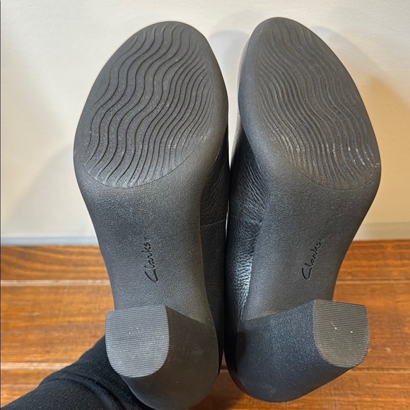 Clark’s Artisan Booties Women’s 6.5 Black - Picture 6 of 9